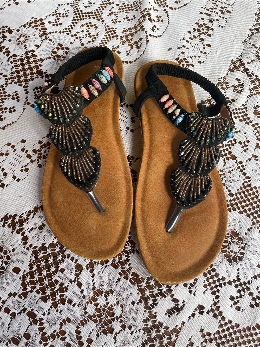 TOP Moda Black Strappy Beaded Shell Thong Sandals